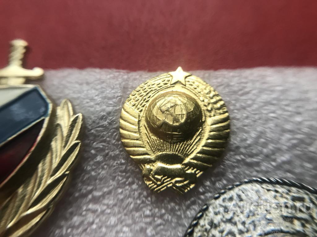 ЭМБЛЕМА НА ПЕТЛИЦЫ МВД СССР. усы ( ГЕРБ СССР)