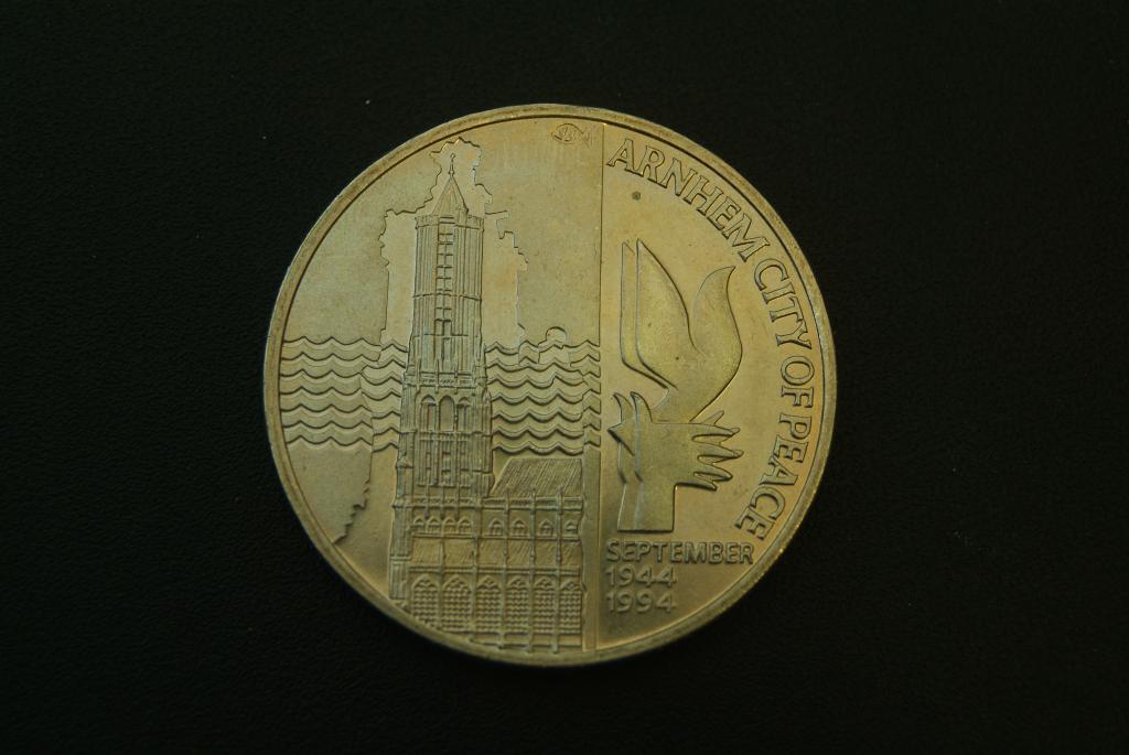 Нидерланды 2 1/2 экю 1994