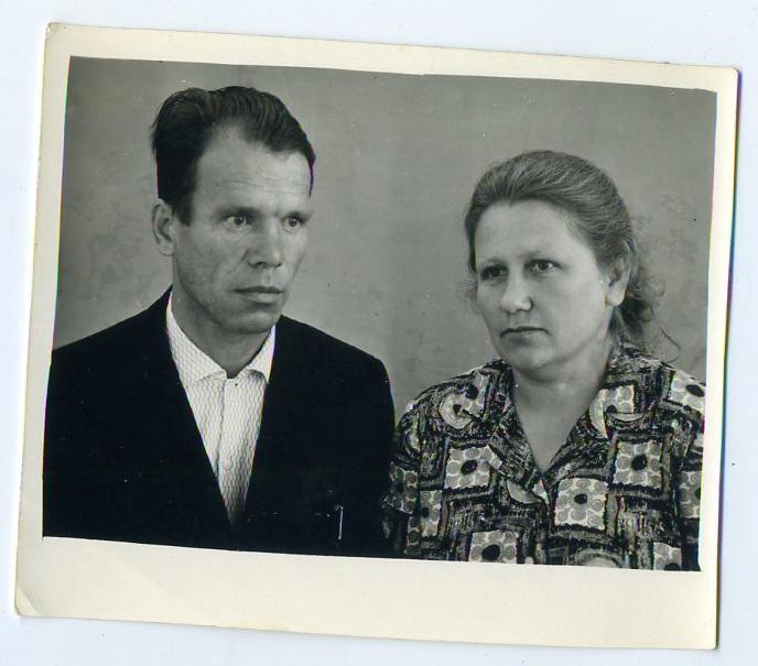 Советский быт Семейная фотография 9 х 10,5 см