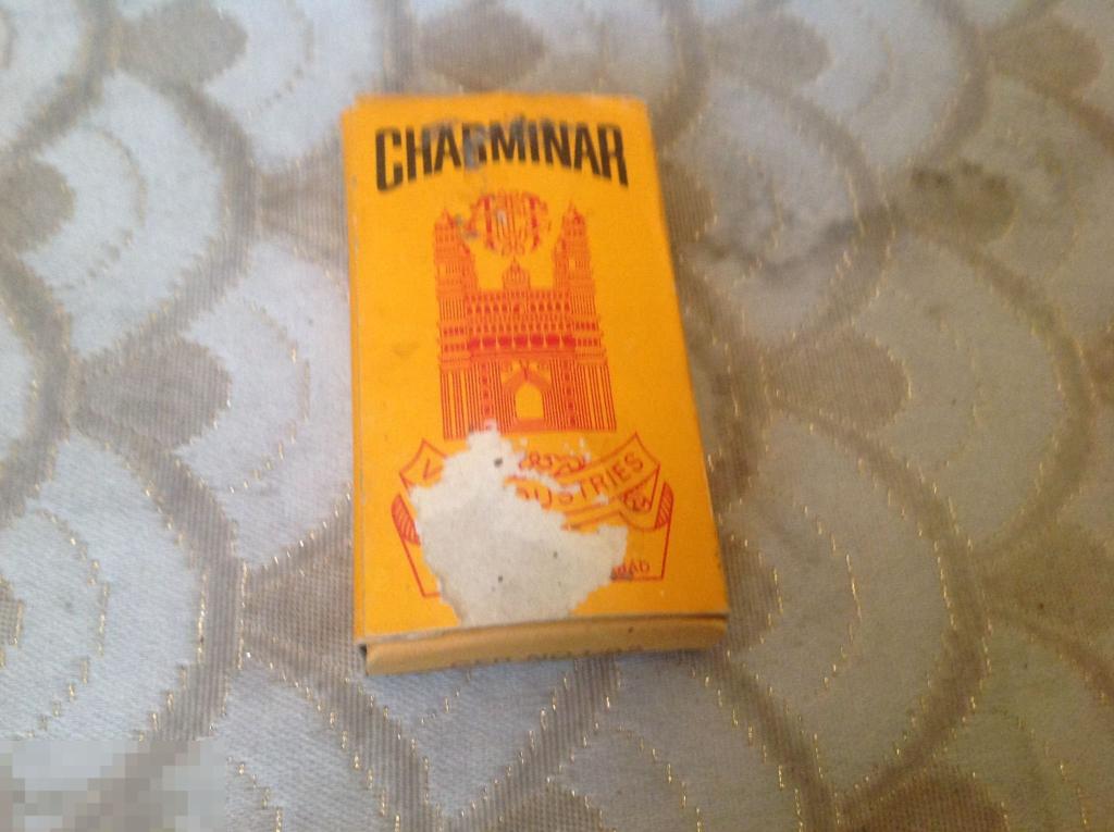 Папиросы прибой. Пачка за пачкой мир вокруг меня запачкан. 2 пачки пятитысячных купюр. Сигареты ява фабрики дукат. Сигареты сангма.