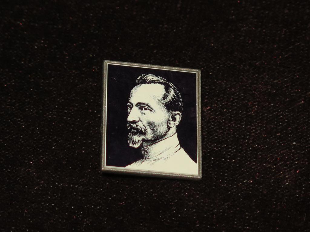 1677 СССР значок Дзержинский стекло