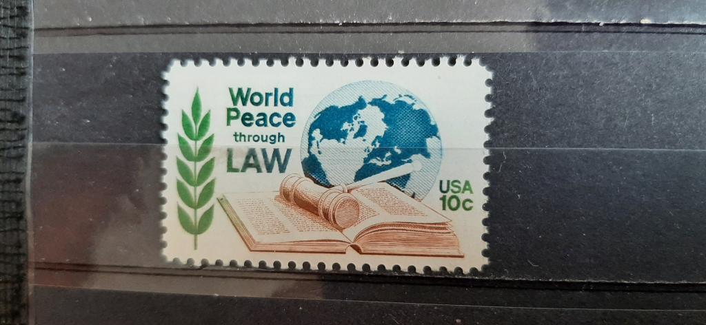 США Мир через закон книга правосудие суд кодекс конституция земля 1975 **