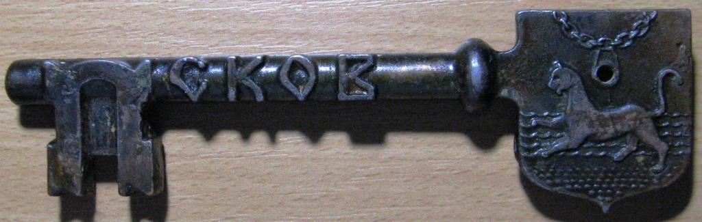 К08-013 КЛЮЧ ПСКОВ СУВЕНИР, ПСКОВСКИЙ КРЕМЛЬ, ТИП I