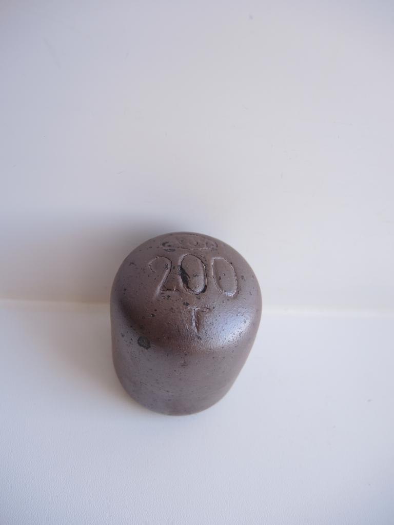 гончарные клейма. гиря cliff 8кг, с виниловым покрытием, шт. старинная гиря 3 фунта. гиря 3 фунта. советская весовая гиря 500 гр мз.