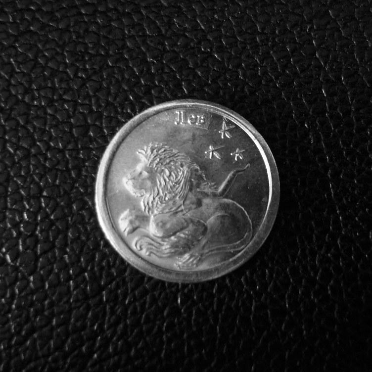 ЛЕВ КРШФ 2009 сближены серебро 999 водочный жетон СТандарТЪ