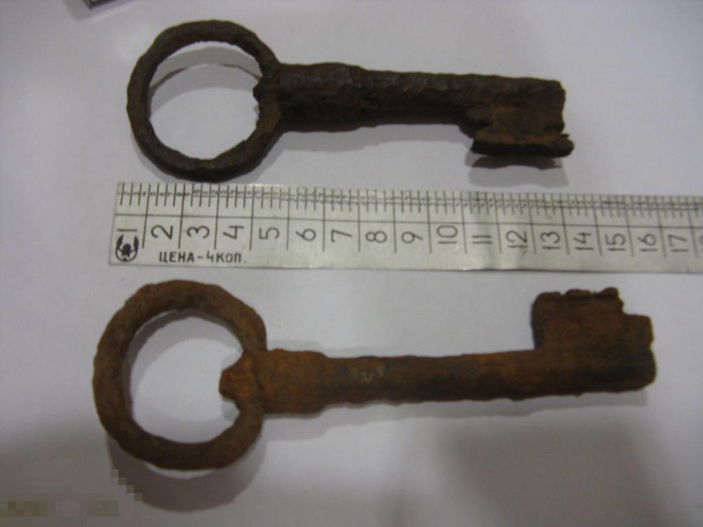 старинные   ключи 2 шт одним лотом 