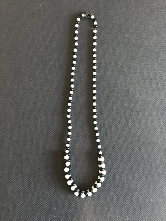 Бусы из пластмассы. СССР. Винтаж. Замок кнопка рабочая.