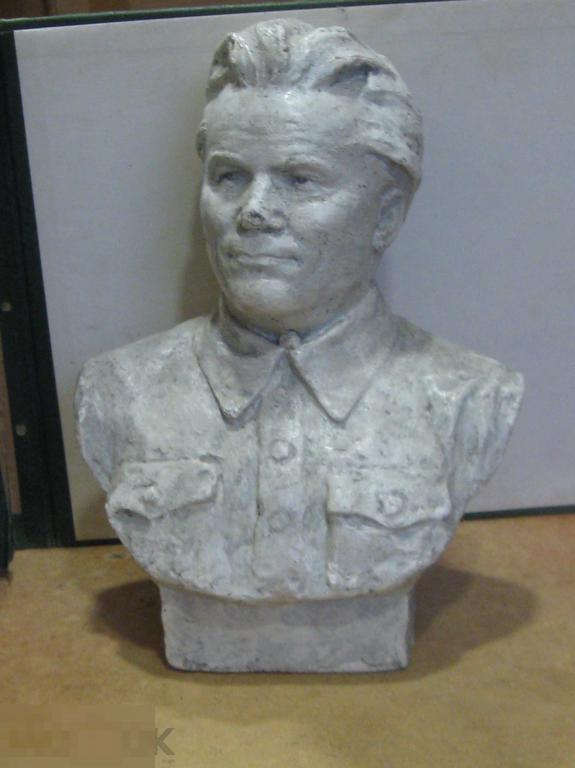 статуэтка  С М Киров  гипс из СССР 