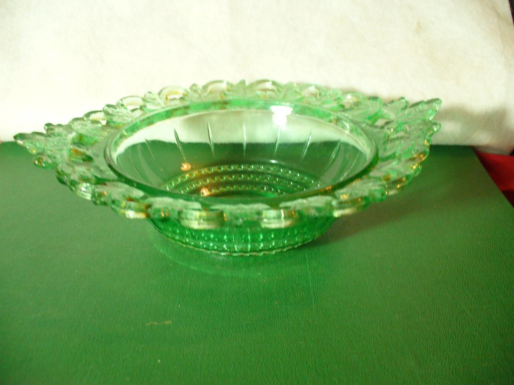 Вазочка под варенье. Зеленое стекло.