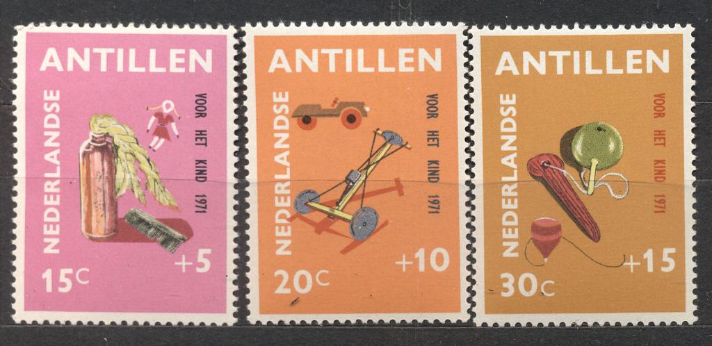 Нидерландские Антиллы 1971 г.  серия  Помощь детям  негашеная **