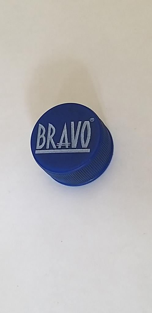 Пробка от бутылки ПЭТ. Напиток BRAVO. Синяя. Высокая.