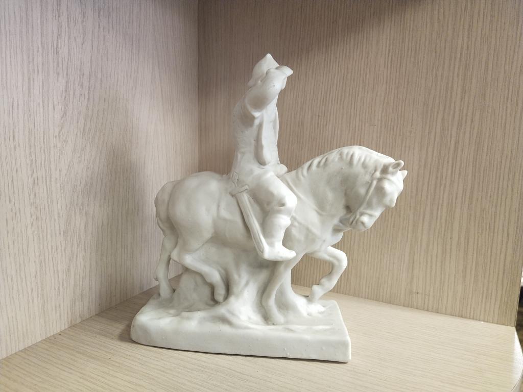 Фигурка " Богатырь на коне ". Фарфор. СССР.  Бисквит.