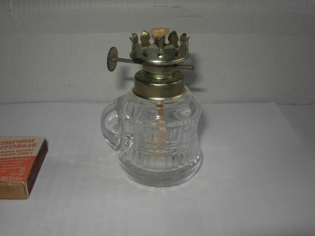 Керосиновая лампа миниатюрная с ручкой , прозрачное стекло , без следов ...