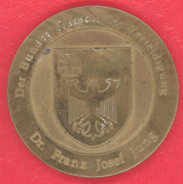 Германия ФРГ Памятная медаль министра обороны Бундесвер Bundeswehr Франц Йозеф Юнг