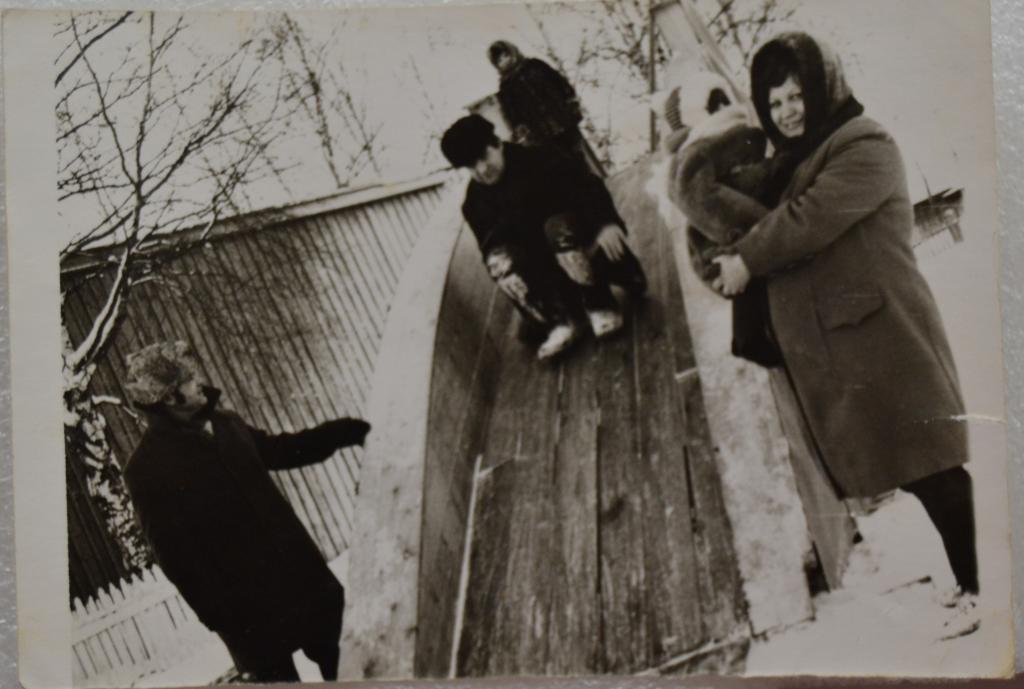 Фото - СССР  Детская горка. Мужчина экстремал - 1976 год