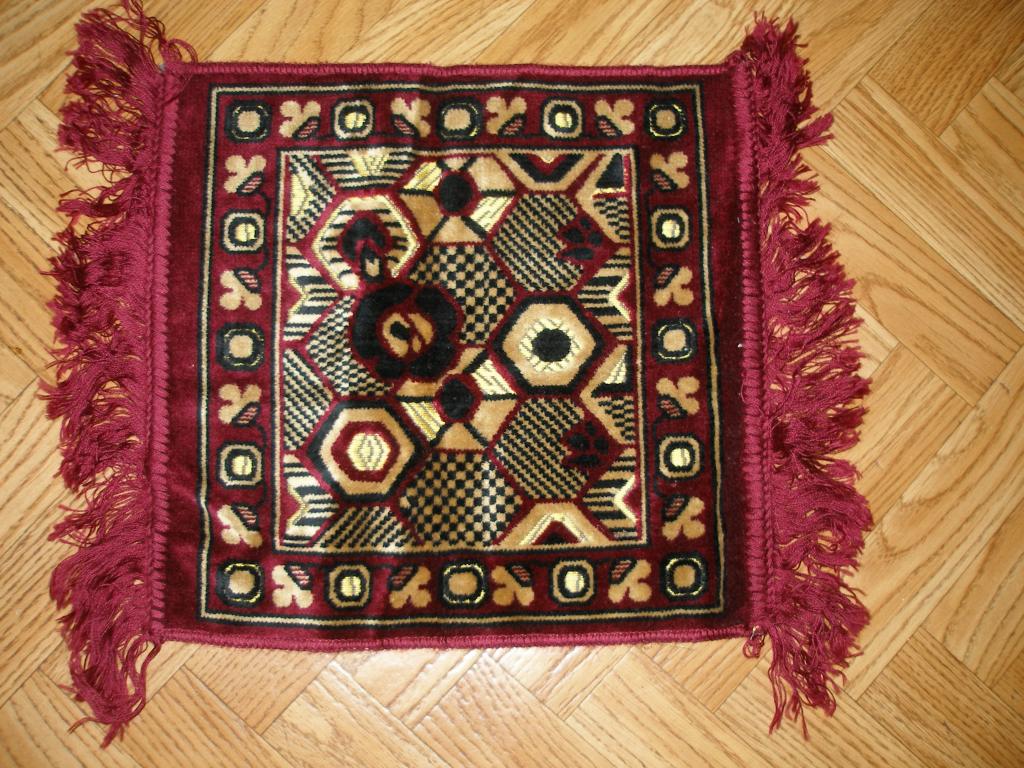 Коврик для табурета.Новый.Цена за шт..