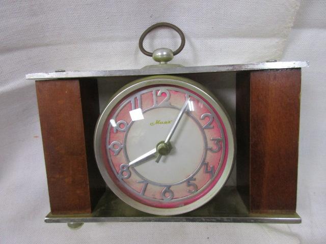 ЧАСЫ НАСТОЛЬНЫЕ МАЯК. РАБОЧИЕ. СССР.     122