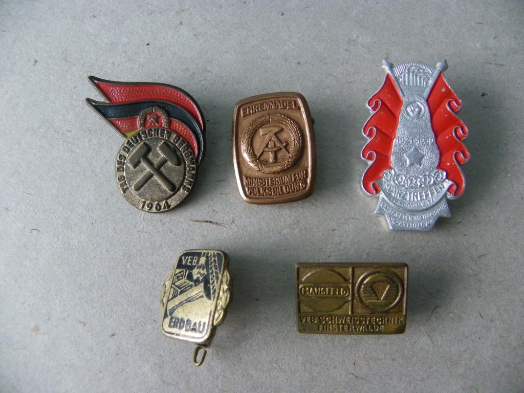 ГДР Значки промышленности + Знак почёта Минобразования ГДР