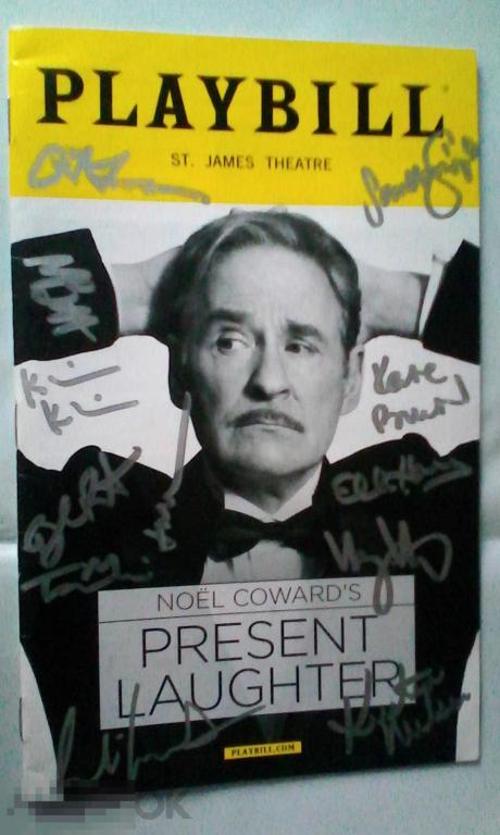 Автографы актёров Present Laughter Бродвей Кевин Клайн и другие.