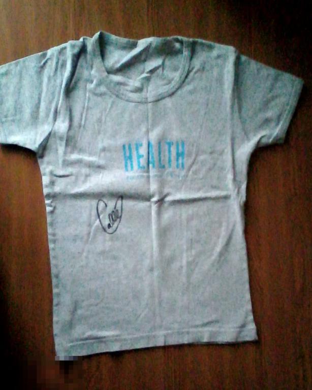 Холли Берри ношеная футболка с автографом и письмом подлинности 