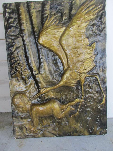 ПАННО НАСТЕННОЕ. БОЛЬШОЕ. ОБЪЕМНОЕ. ГИПС.  АИСТ И МАЛЫШ. 40*55 СМ