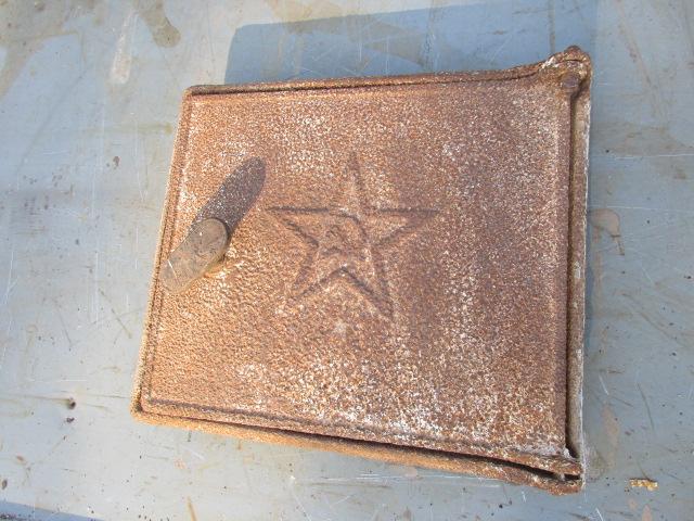 ДВЕРЦА СТВОРКА ПЕЧНАЯ СТАРИННАЯ. СОВЕТСКАЯ СИМВОЛИКА СЕРП И МОЛОТ ЗВЕЗДА