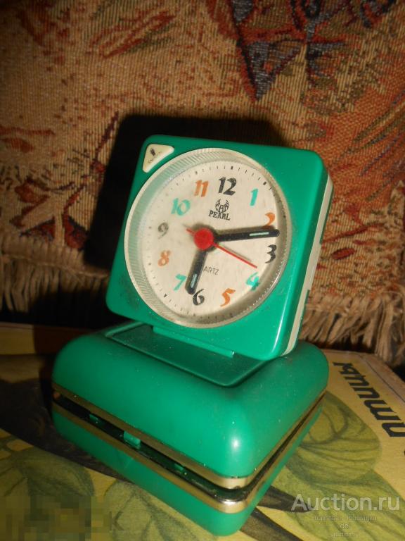 Часы, будильник, мини, в коробке пластмассовой, ретро, коллекционирование,пластмасса, времен СССР? 