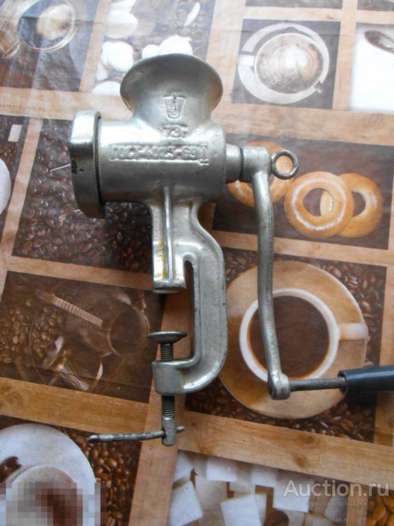 Чугунная ручная мясорубка,1973 год, СССР, в комплекте нет насадки ножи, ретро 