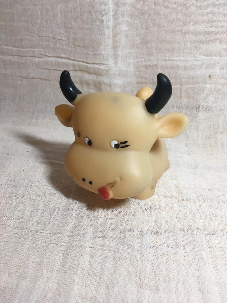 Корова. Резиновая игрушка. Пищалка. Коровка. Игрушка.