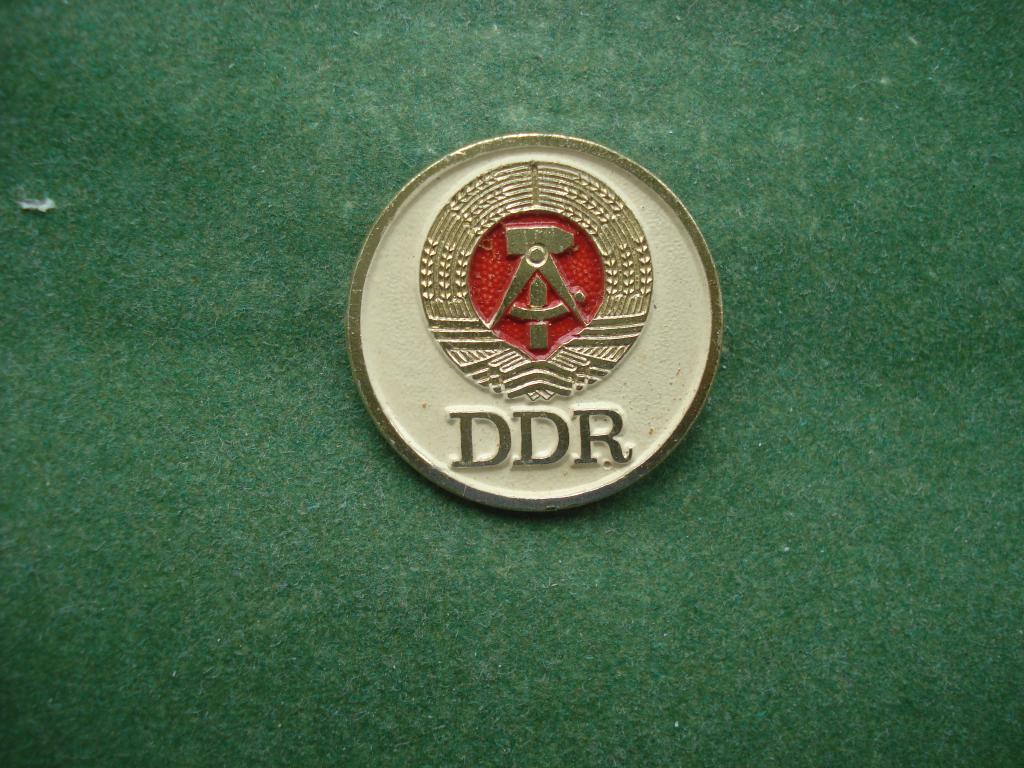 DDR - ГДР - Германская Демократическая Республика. Герб.