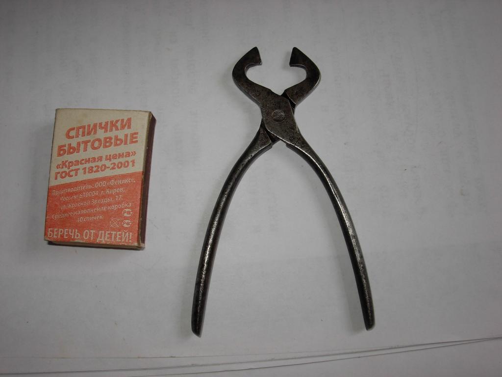 Щипцы для сахара старинные изящные , сталь , патина , стоит цифра 3
