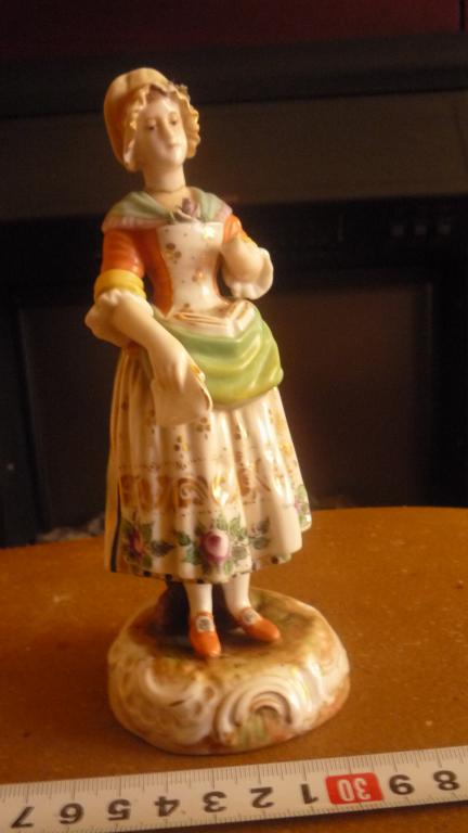 АНТИКВАРНАЯ СТАТУЭТКА ДАМА Volkstedt Triebner Ens & Eckert 1800г  Meissen
