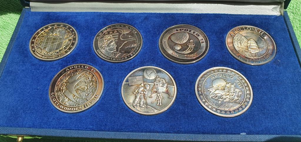 Комплект из 7 коллекционных памятных медалей.