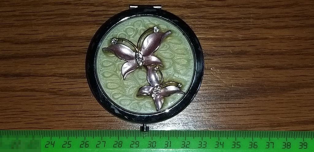 Пудреница.Красота.Винтаж.  Цветы. Бижутерия?Подарок. Таблеточница? Здоровье.Женская. 