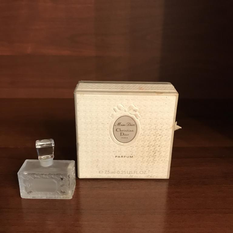 Флакон с коробкой. Christian Dior. Miss Dior.