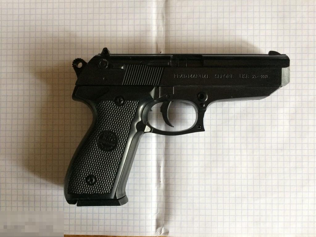 Пистолет.Стреляет шариками.Фирма. Игра. Игрушка.Распродажа. Дёшево. Магазин. 