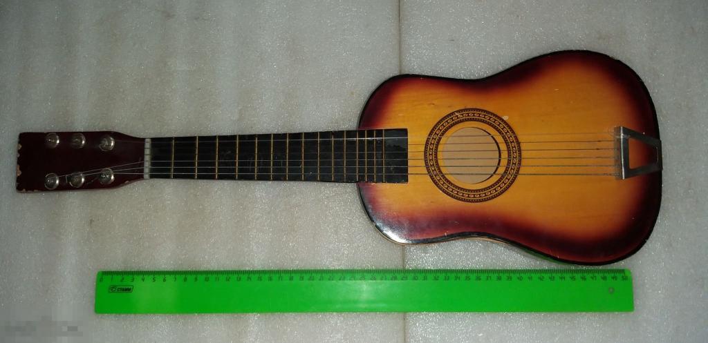 Гитара.Инструмент.Детская? Маленькая.6 струнная.Игрушка?Подарок. Дёшево. Распродажа. 