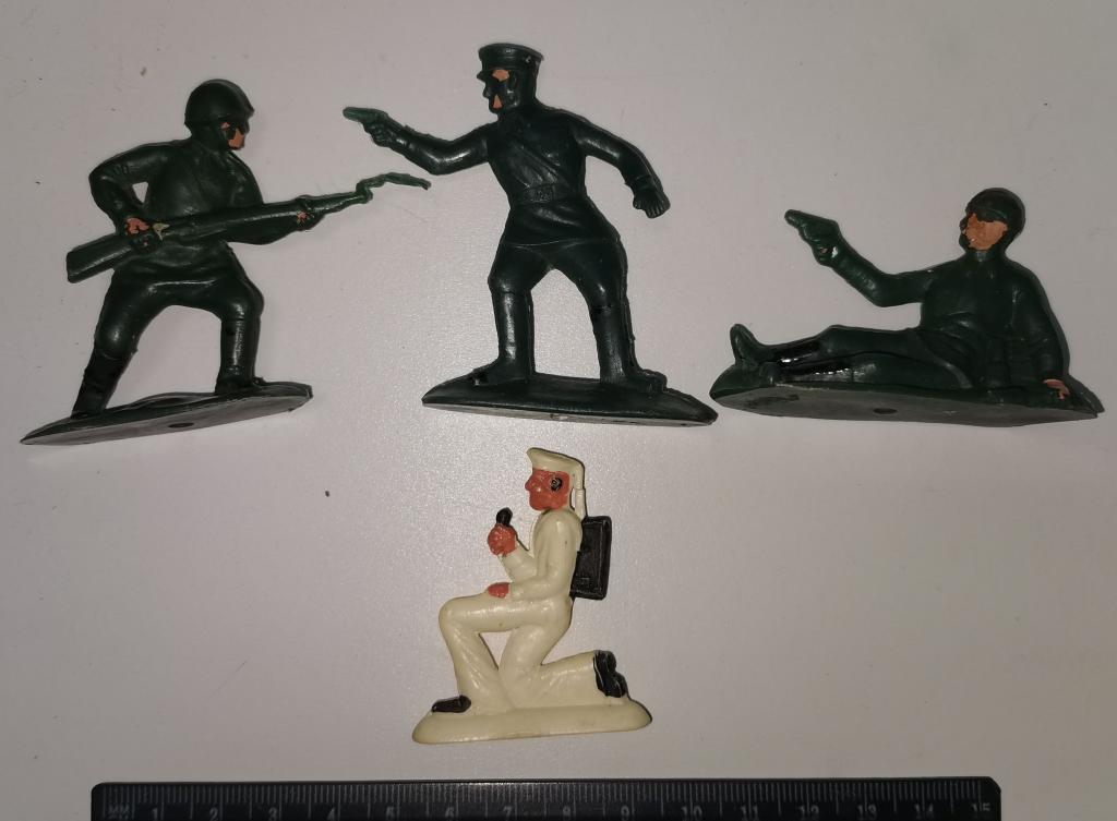 игрушки солдатики ВОВ 4 штуки