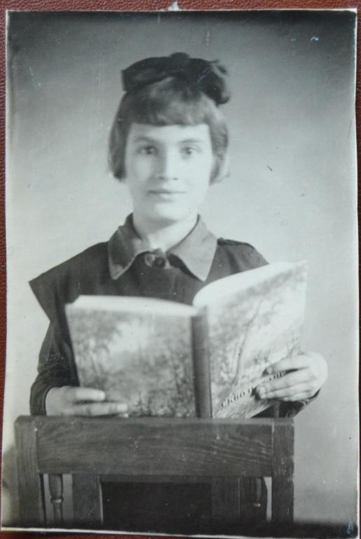 Фото Девочки с Книгой    1956 год