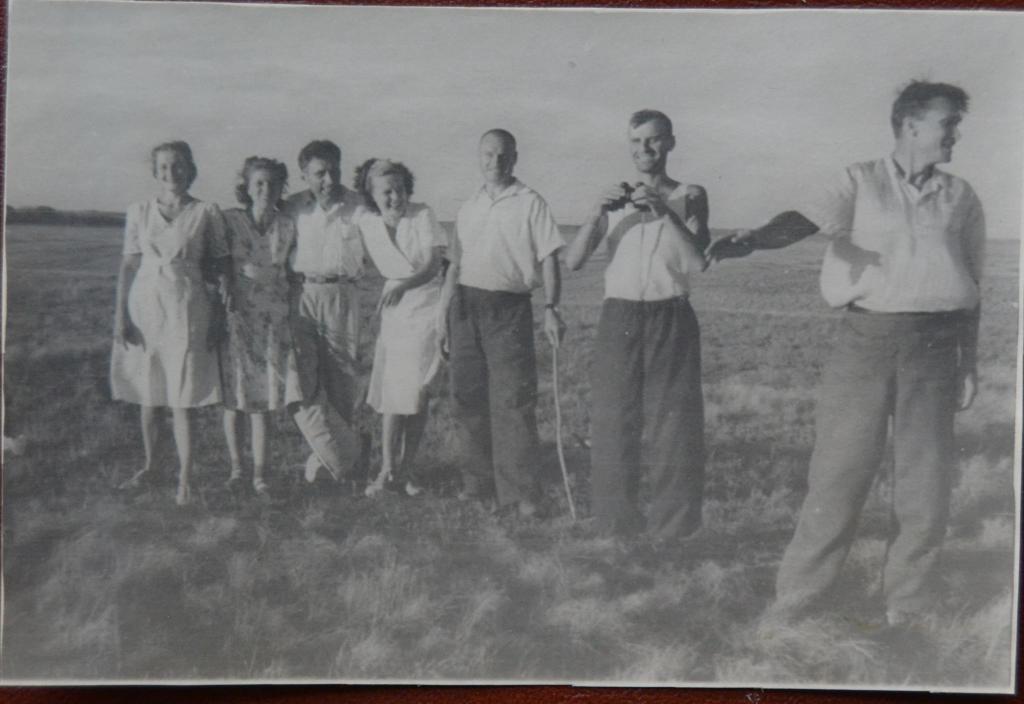 Фото  Пикник на природе  Мужик с Биноклем  1947 год