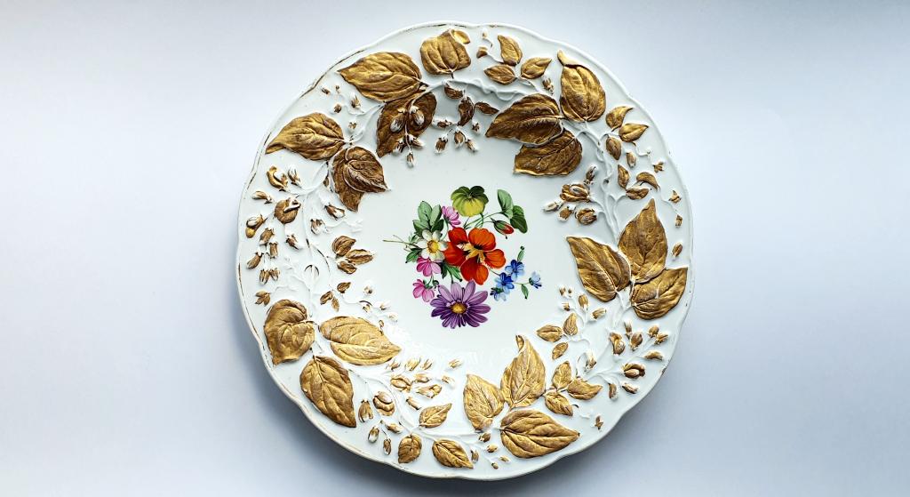 Старинная тарелка Meissen Мейсен / фарфор / клеймо 1815 - 1924 годов / цветы