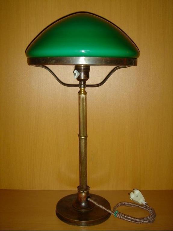 Лампа чекиста. Зеленая лампа Ильича. Лампа НКВД. Настольная лампа Arte Lamp 49 a2251lt-2rb. Зеленая лампа НКВД.