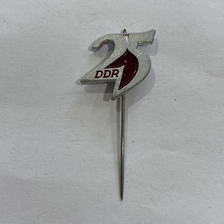 Коллекция знак Значок ИНОСТРАННЫЙ 25 DDR  игла иголка Лист 583 Более 20000 шт