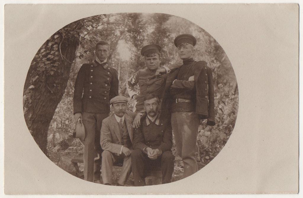 Гимназисты. Русская антикварная фотография.