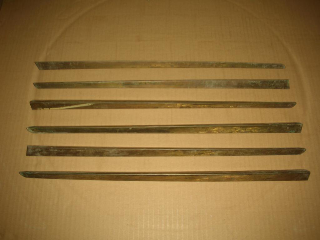 Детали комплект из 6 - ти ножек от антикварной мебели . Начало 20 - го века .