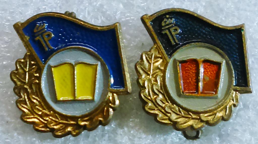 ПИОНЕРИЯ ГДР. ЗА ОТЛИЧНУЮ РАБОТУ С КНИГОЙ. тяж.мет. ПАРА РАЗНЫЕ