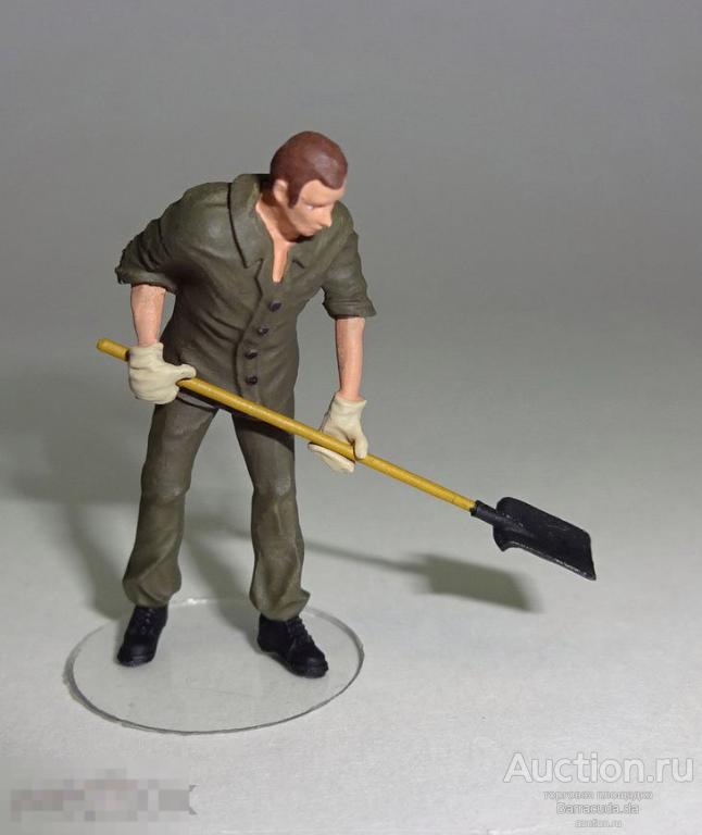 Фигурка 1/43  Строитель с лопатой №2 OPUS studio
