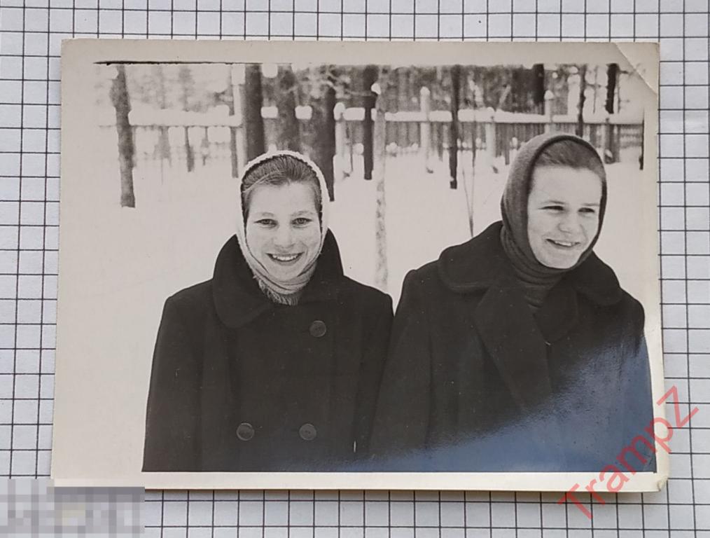 Фотография №8680 девушки в платках 