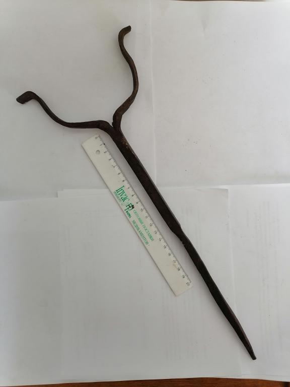 ukhvat_rogatina_podstavka_kovanaja_19_ve