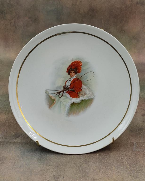 Тарелка. Фарфор. Дама в повозке. Sevres. Франция